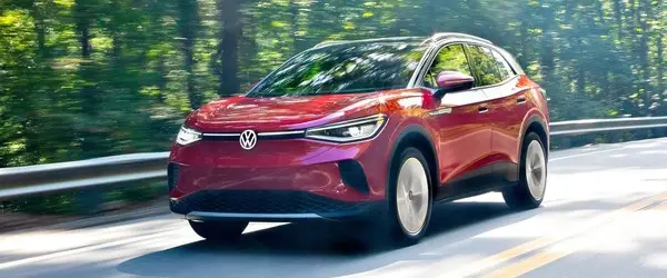 Innenraum des Volkswagen ID.4 mit digitalem Cockpit
